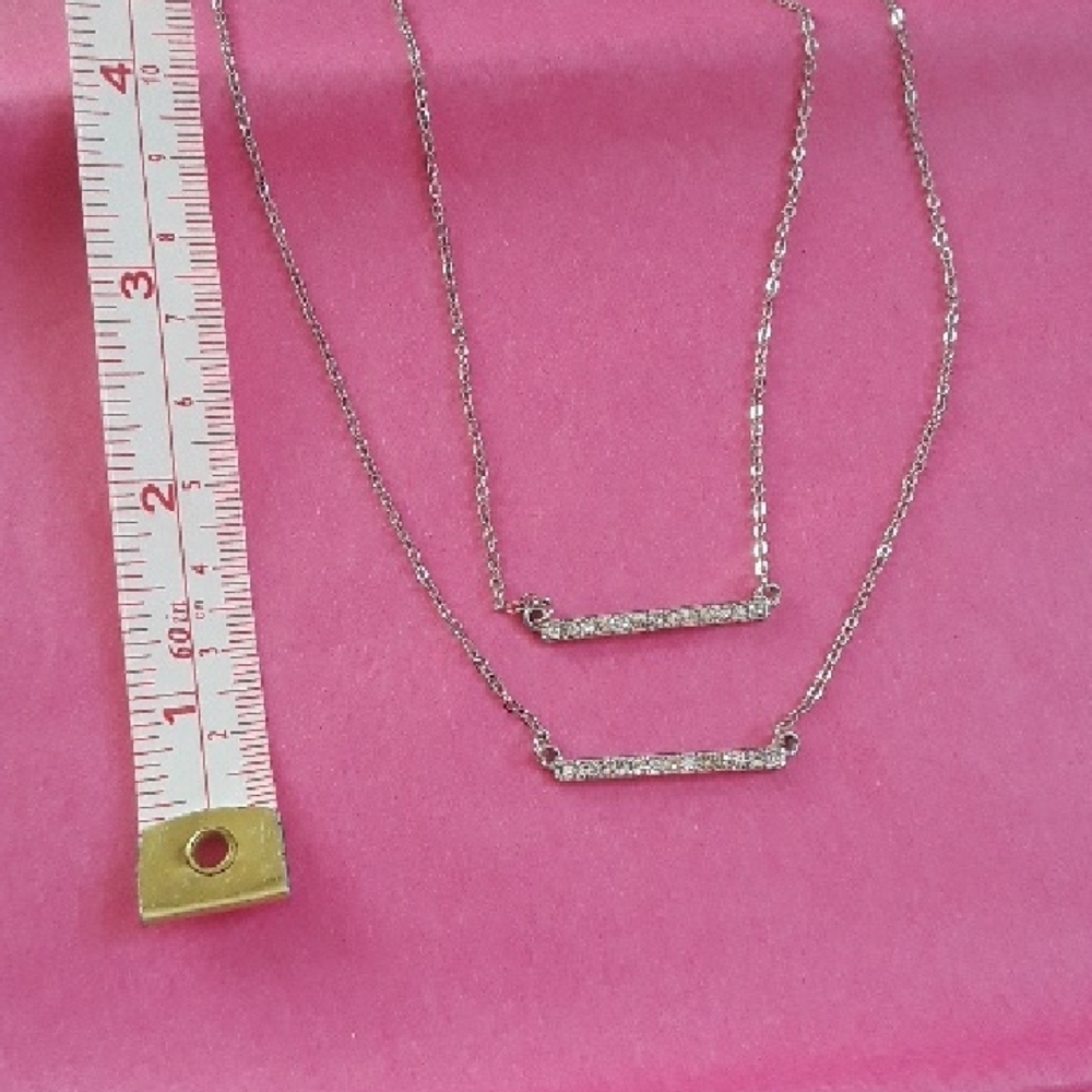 Elegant Silver Necklace with Crystal Accents - Picture 4 of 8